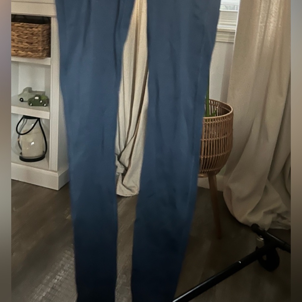 Woman’s Fabletics leggings